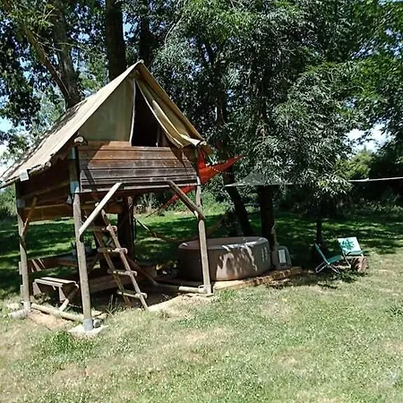 A La Belle Etoile *